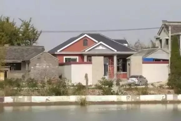 一款美觀經(jīng)濟(jì)又實(shí)惠的一層帶閣樓農(nóng)村自建別墅