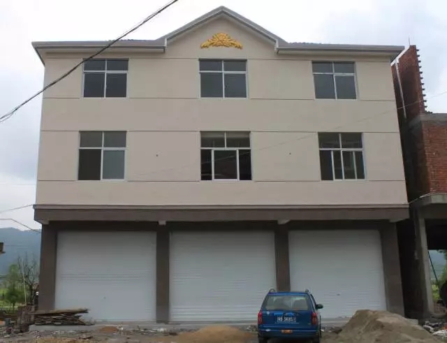 【分享】江西網友花30萬建成帶門面的農村別墅，臨街地基很適合！